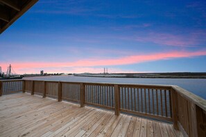 Property grounds - Sportsman's Paradise: Steps away from your next adventure (Golden Meadow)