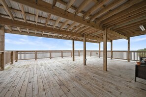 Terrace/patio - Sportsman's Paradise: Steps away from your next adventure (Golden Meadow)