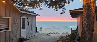 Cozy Sandpiper Cottage on Great Lake Huron