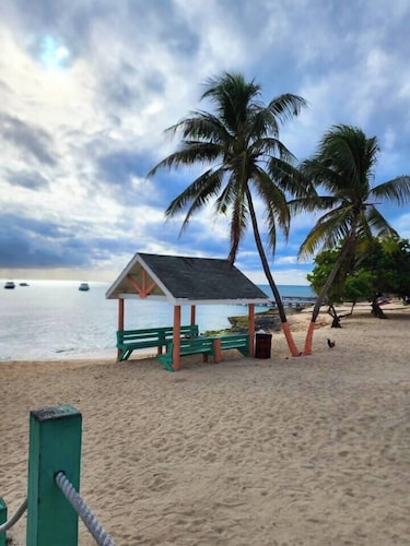 West Bay Oasis: 2BR Condo w/Pool