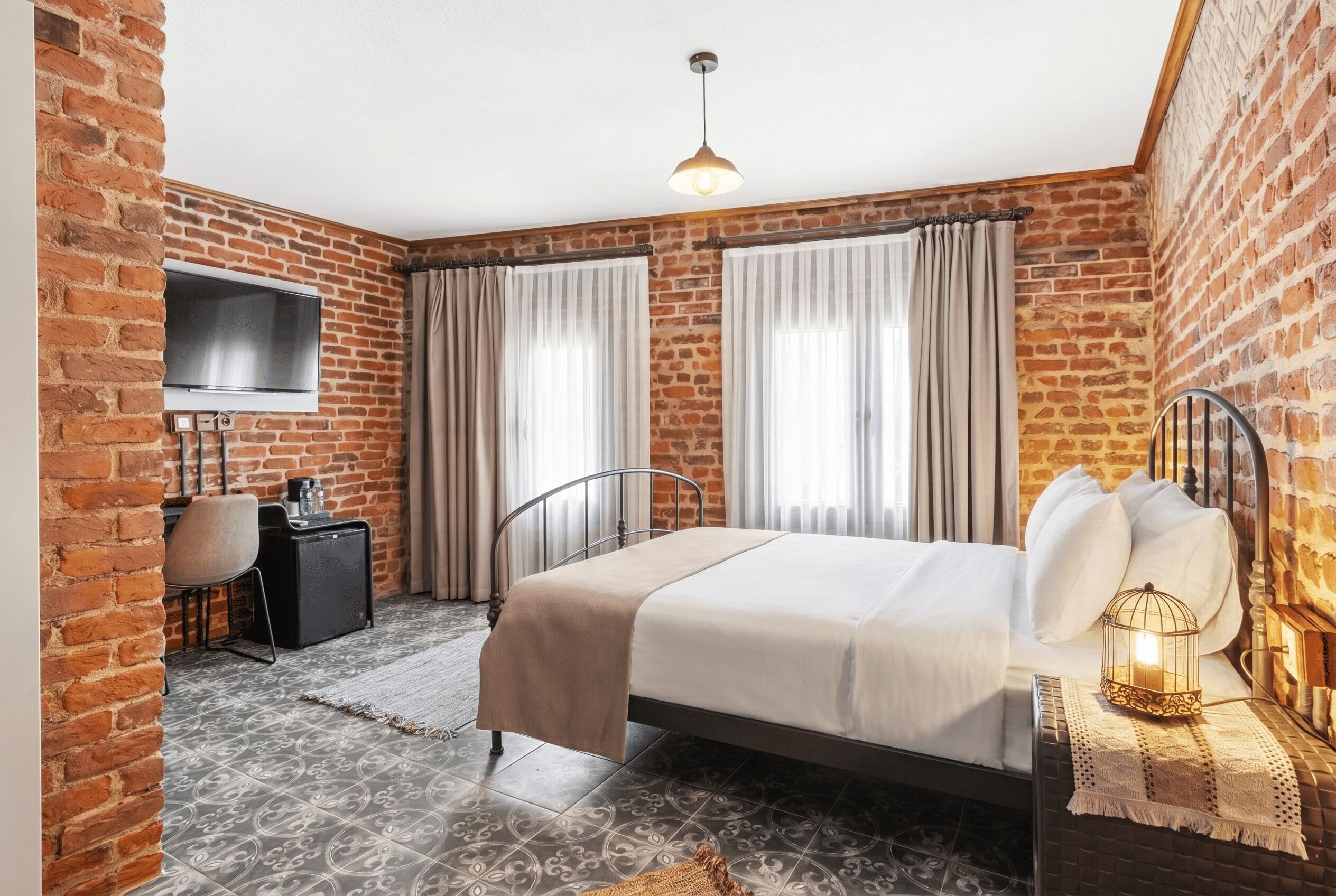Deluxe Room | In-room safe, desk, laptop workspace, blackout drapes