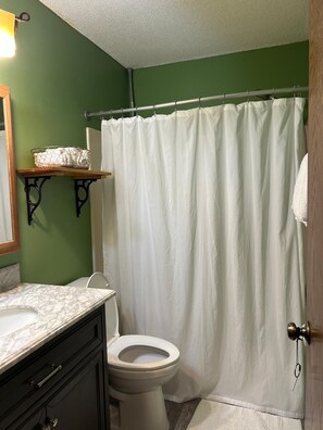 Boblebad, hårføner, håndklær og såpe