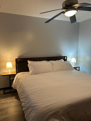 4 bedrooms, iron/ironing board, WiFi, bed sheets