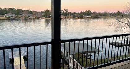 Newly Built, Modern Home Sleeps 10 on Houston Lake in beautiful Perry, GA!