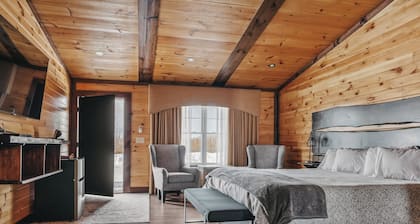 Golf, Outdoor Bar, Restaurant - The Tranquil Cabin