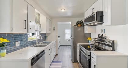 Turnkey,2bed/2Bath cottage withWiFi,AC in enjoyable North Fort Myers55+community