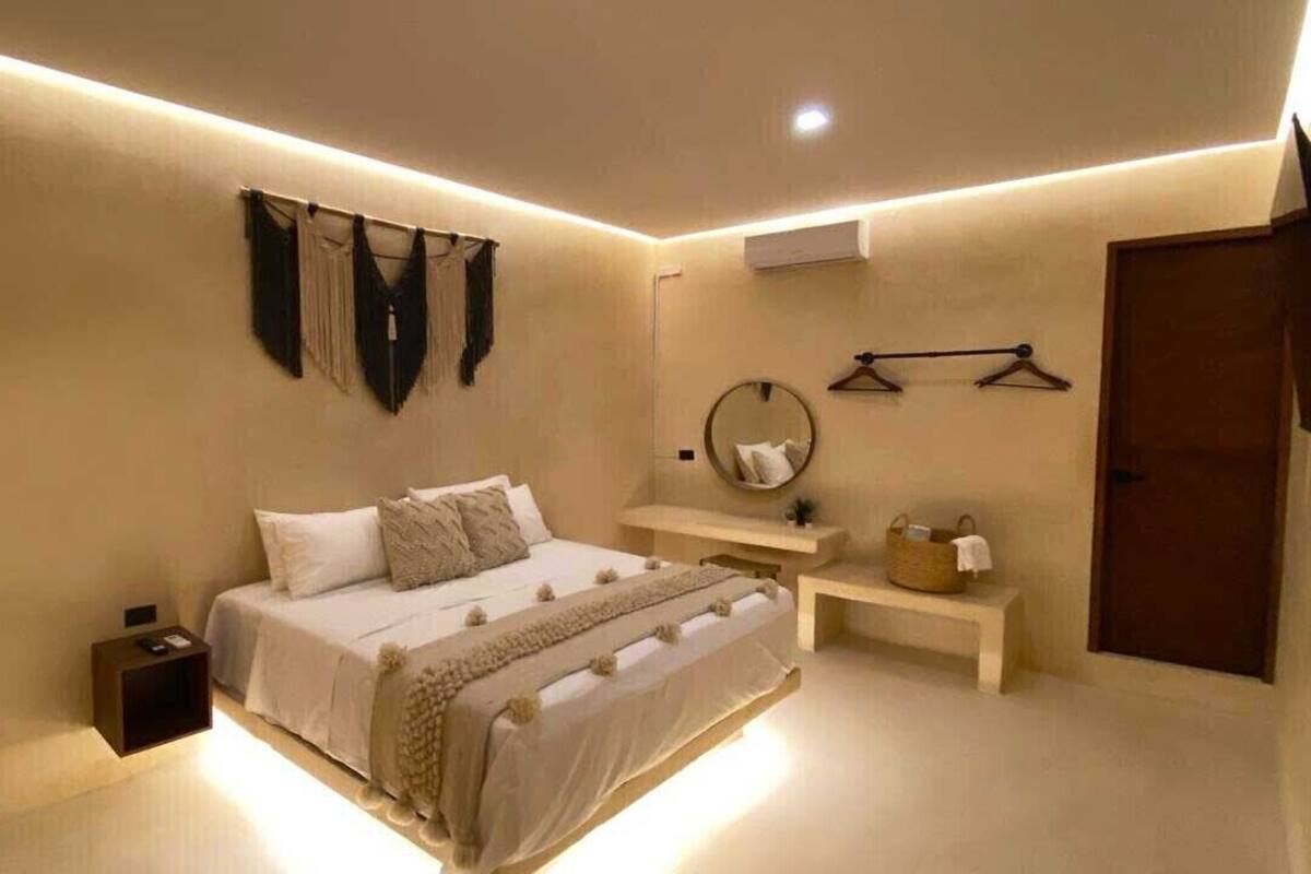 WiFi (free), bed sheets