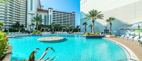 Apartment, 1 King-Bett und Schlafsofa (Laketown Wharf 713- Our Lil Sea-cret) | Pool | Außenpool, beheizter Pool