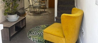 Cosy Central Home - Sleeps 5, Free Parking & Patio