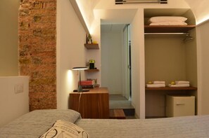 Unclassified image, 5 of 15, button