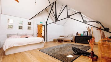 5 slaapkamers, een strijkplank/strijkijzer, reisbedje, gratis wifi