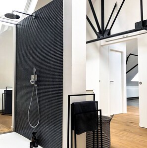 Shower, eco-friendly toiletries, hair dryer, towels - LITTLE FARM Prestige House (Ittre)