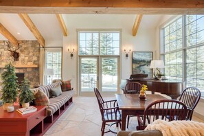 Casa (Multiple Bedrooms) | Parte interna