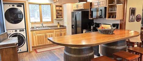 Køleskab, mikrobølgeovn, ovn, kogeplade