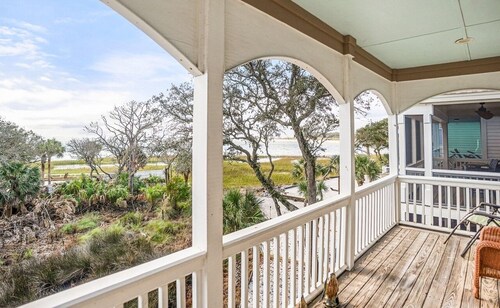 Saltwater Zen -- Charming 3-Bedroom Home, adjacent to Cabana Club Pools