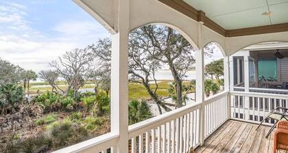 Saltwater Zen -- Charming 3-Bedroom Home, adjacent to Cabana Club Pools