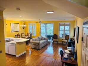 Smart TV, DVD player, books, computer monitors - Seaside Zen -- Charming 3-Bedroom Home, adjacent to Cabana Club Pools (Fripp Island)