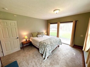 4 camere, una scrivania, ferro/asse da stiro, culla da viaggio