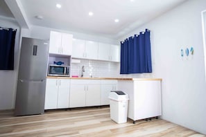 Fridge, microwave, stovetop, coffee/tea maker