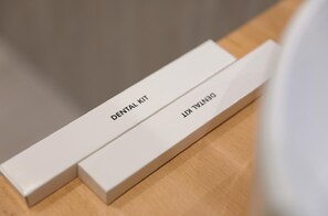 Sèche-cheveux, bidet, serviettes fournies, papier toilette