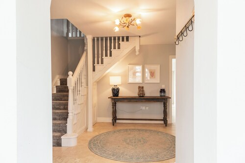 No 10 The Cloisters! Beautiful Home for 8 in Waterville!