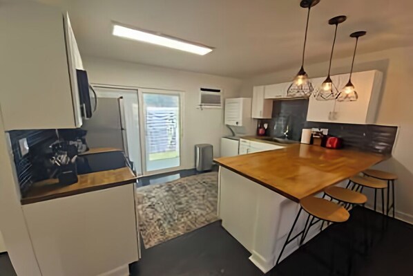 Private kitchen - Cozy Charlotte Apartment (Charlotte)