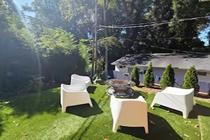 Property grounds - Cozy Charlotte Apartment (Charlotte)