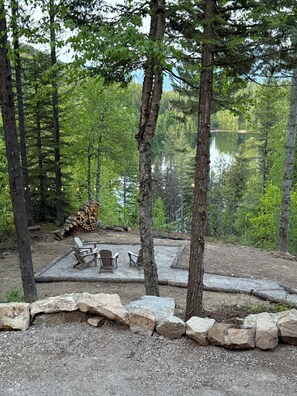 Property grounds - Cardinal Cottage A Bailey Lake Retreat W/HotTub (Flathead County)