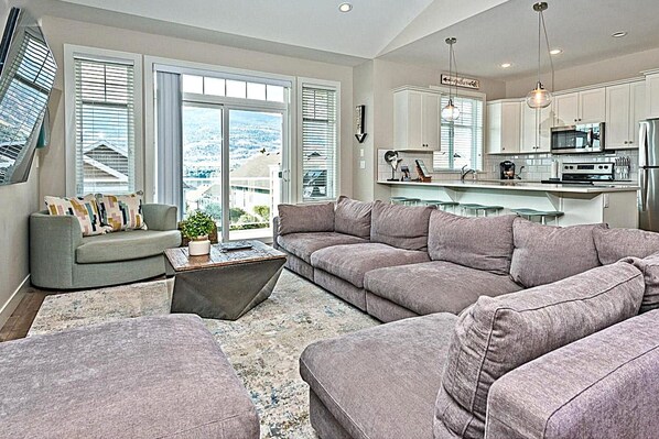 4 bedrooms - 201 - Toes in the Sand Cottage (Osoyoos)