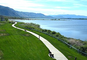 House | 4 bedrooms - 201 - Toes in the Sand Cottage (Osoyoos)