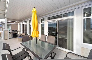 House | 4 bedrooms - 201 - Toes in the Sand Cottage (Osoyoos)