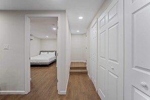 1 habitación, tabla de planchar con plancha, wifi y ropa de cama 