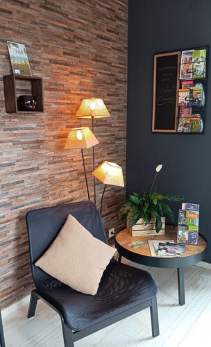 * Cosy apartment 10 minutes from Maastricht and its beautiful Meuse riverside walks