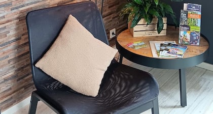 * Cosy apartment 10 minutes from Maastricht and its beautiful Meuse riverside walks