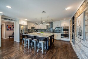 Hus | 5 soverom, skrivebord og internett