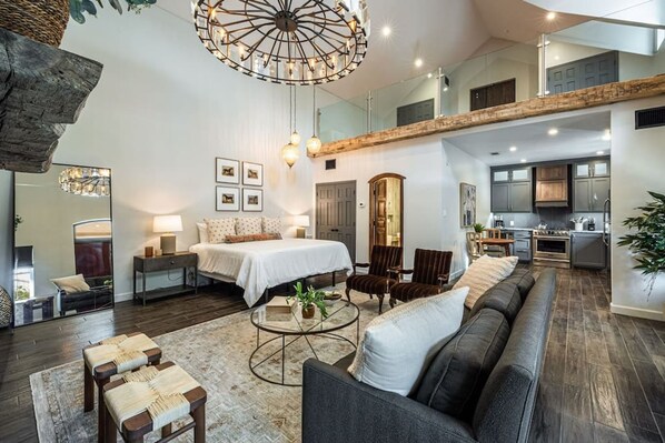 House | 5 bedrooms, desk, Internet - Luxurious Historic 5BR Fredericksburg inn w spa (Fredericksburg)