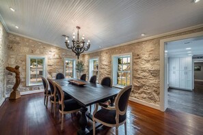 Hus | 5 soverom, skrivebord og internett