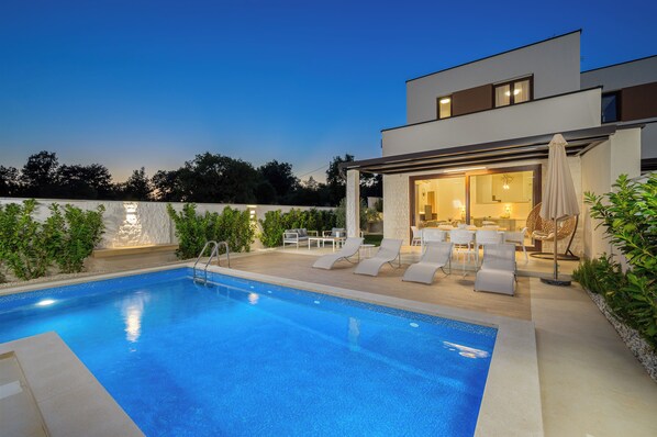 A heated pool - Villa Lo La (Istria - Štokovci) (Štokovci)