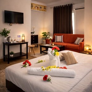 Grand Studio Suite | Premium bedding, down comforters, memory foam beds, minibar - Phoenix Pyramids View Inn (Giza)