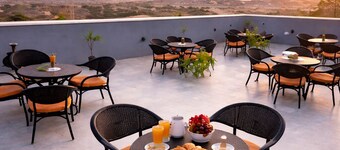 Phoenix Pyramids View Inn