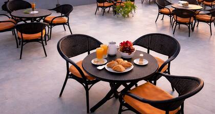 Phoenix Pyramids View Inn