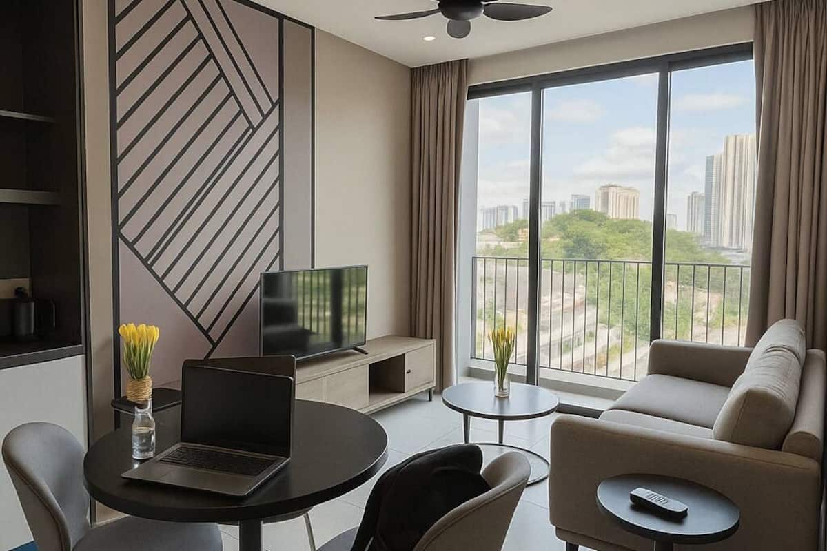 Eenvoudige suite, 2 slaapkamers, balkon, uitzicht op de stad | Woonruimte