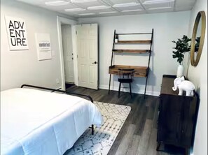 1 dormitorio, tabla de planchar con plancha, wifi y ropa de cama
