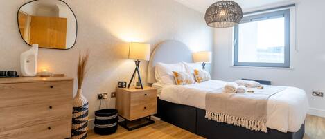 2 habitaciones, tabla de planchar con plancha, wifi y ropa de cama