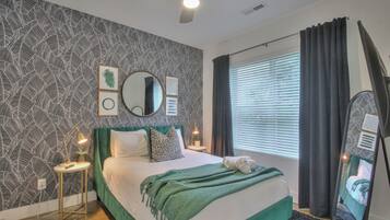 4 bedrooms, desk, iron/ironing board, travel crib