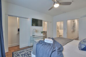 4 bedrooms, desk, iron/ironing board, travel crib