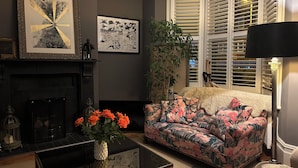 Unclassified image, 3 of 17, button - Saskia's Rooms (Winchester)