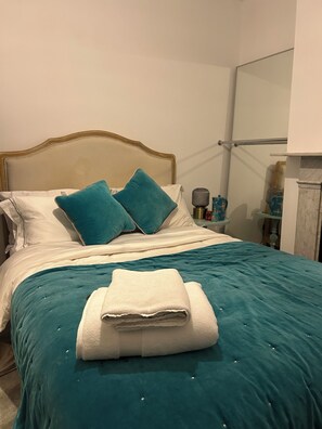 Deluxe Double Room, Garden View | WiFi (free) - Saskia's Rooms (Winchester)