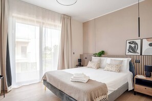 3 bedrooms, travel cot, free WiFi, bed sheets