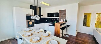 Charming 3 bedrooms with a cozy terrace